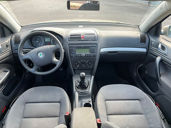 Skoda Octavia 3 of 8