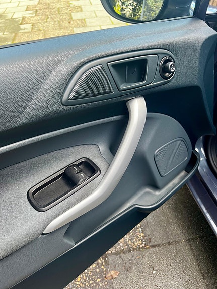 Ford Fiesta 9 of 16