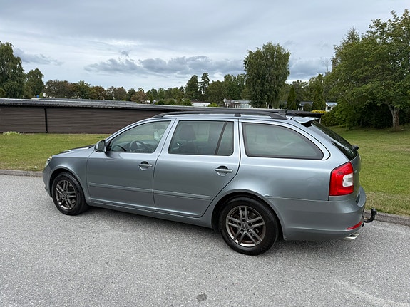 Skoda Octavia 3 of 10