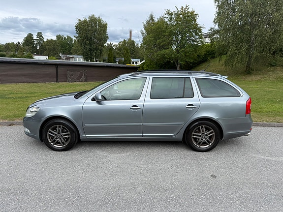Skoda Octavia 2 of 10