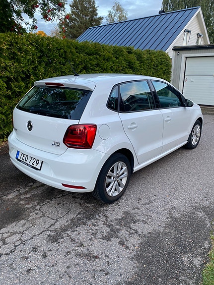 Volkswagen Polo 2 of 3