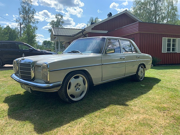 Mercedes-Benz 220 D 4 of 7