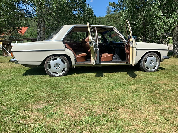 Mercedes-Benz 220 D 3 of 7