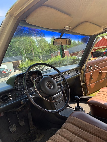 Mercedes-Benz 220 D 6 of 7