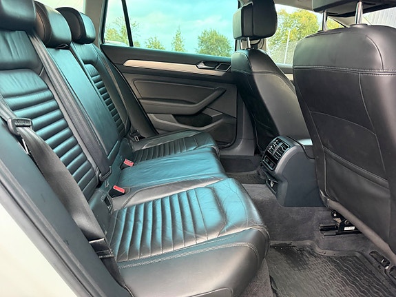 Volkswagen Passat 18 of 20