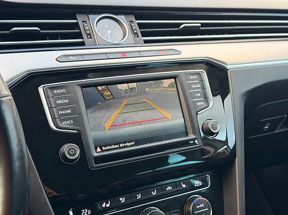 Volkswagen Passat 19 of 20