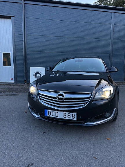 Opel Insignia 2 of 3
