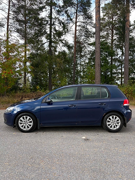 Volkswagen Golf VI 2 of 9