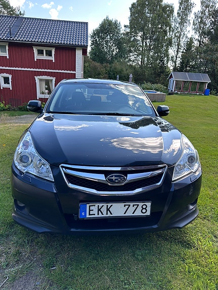 Subaru Legacy 3 of 4