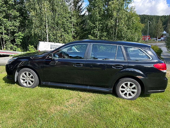 Subaru Legacy 2 of 4