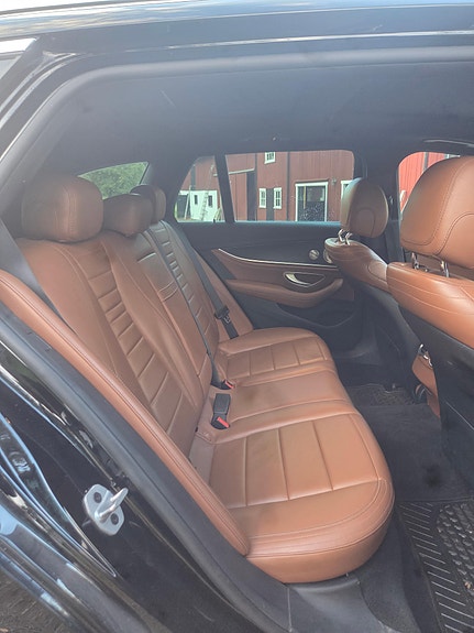 Mercedes-Benz E400 7 of 10