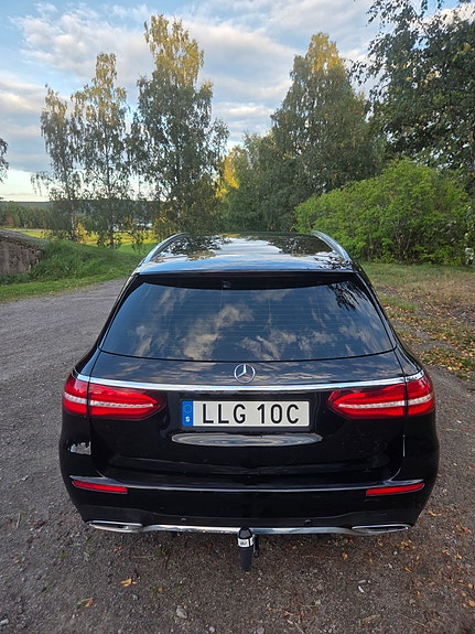 Mercedes-Benz E400 3 of 10