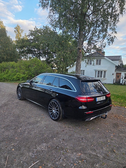 Mercedes-Benz E400 2 of 10