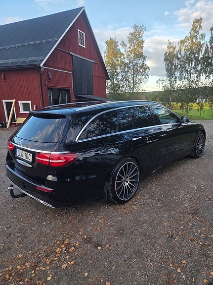 Mercedes-Benz E400 4 of 10