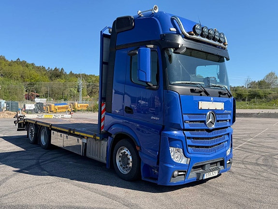 Lastbil Mercedes Actros Maskintransport Biltransport