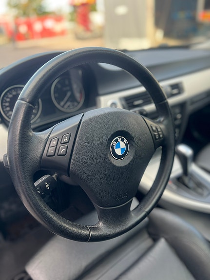 BMW 330xd 14 of 15