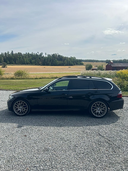 BMW 330xd 3 of 15