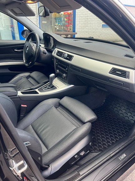 BMW 330xd 6 of 15