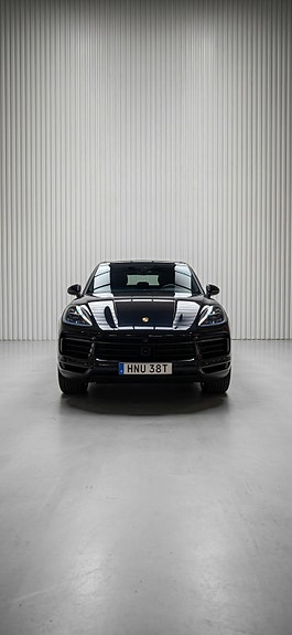 Porsche Cayenne 3 of 8