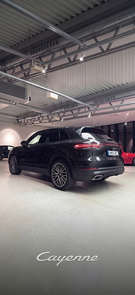 Porsche Cayenne 5 of 8