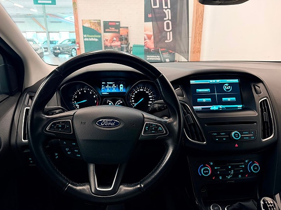 Ford Focus 9 of 17