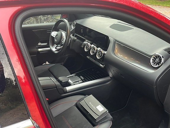 Mercedes-Benz GLA200 7 of 9