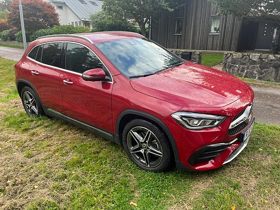 Mercedes-Benz GLA200 3 of 9