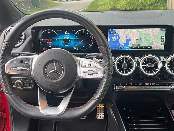 Mercedes-Benz GLA200 6 of 9