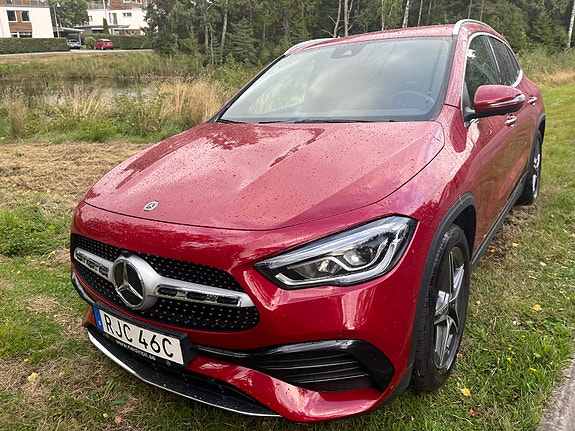 Mercedes-Benz GLA200 4 of 9