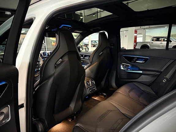 Mercedes-Benz C63 11 of 30
