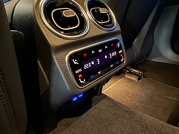 Mercedes-Benz C63 10 of 30