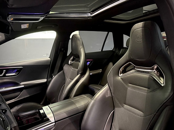 Mercedes-Benz C63 6 of 30