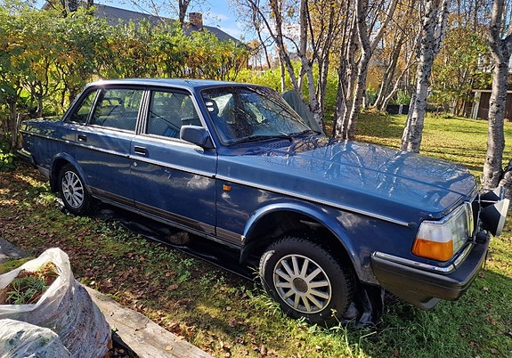 Volvo 240 2 of 12