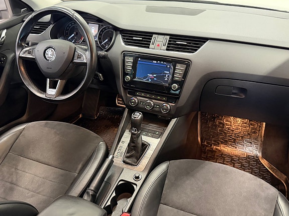 Skoda Octavia Scout 11 of 26