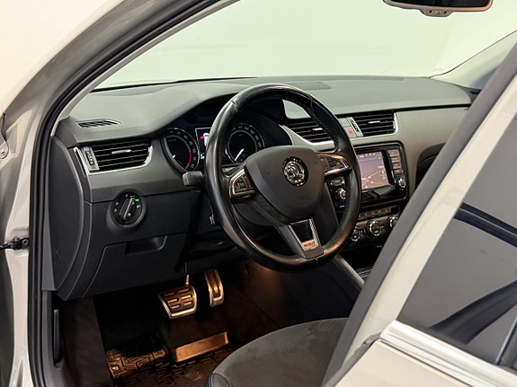 Skoda Octavia Scout 16 of 26