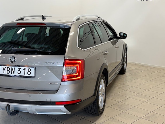 Skoda Octavia Scout 7 of 26