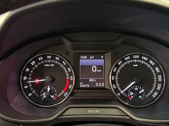 Skoda Octavia Scout 19 of 26