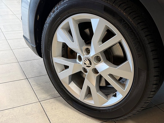 Skoda Octavia Scout 4 of 26