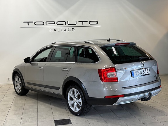Skoda Octavia Scout 8 of 26