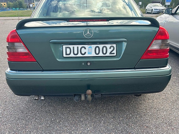 Mercedes-Benz C220 2 of 6