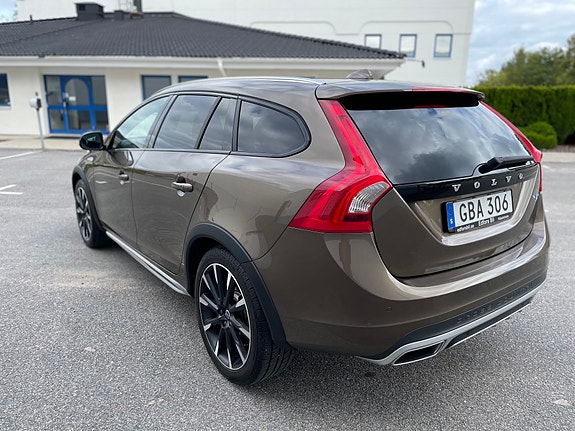 Volvo V60 Cross Country 4 of 7