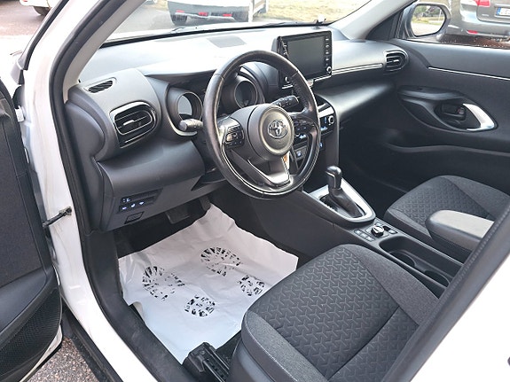 Toyota Yaris Cross 8 of 19