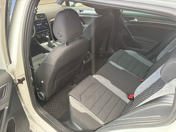 Volkswagen Golf VII 9 of 9