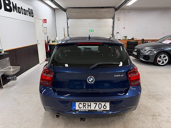BMW 118d 7 of 12