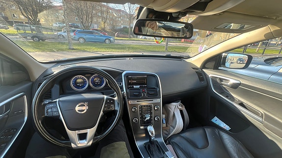 Volvo XC60 2 of 5