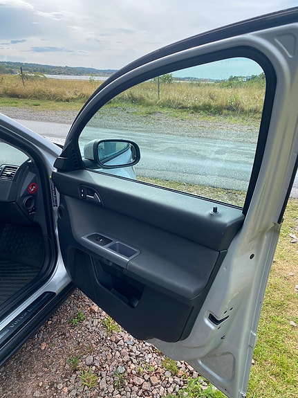 Volvo V50 7 of 17