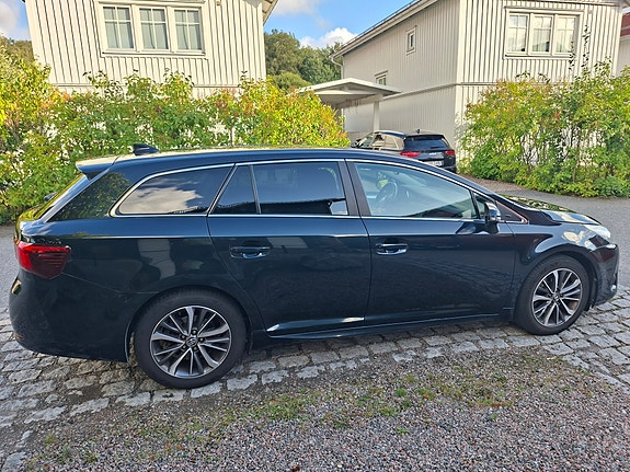 Toyota Avensis 3 of 7