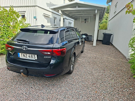 Toyota Avensis 2 of 7