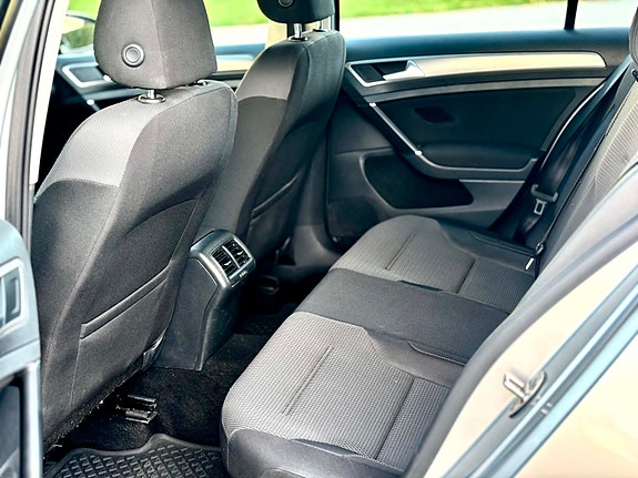 Volkswagen Golf VII 8 of 10