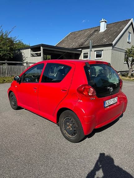 Toyota Aygo 2 of 5